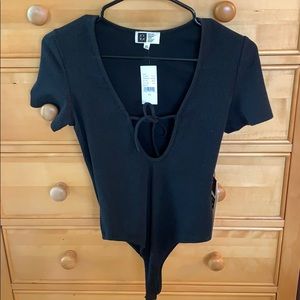 Tee Shirt Tie Front Key Hole Bodysuit